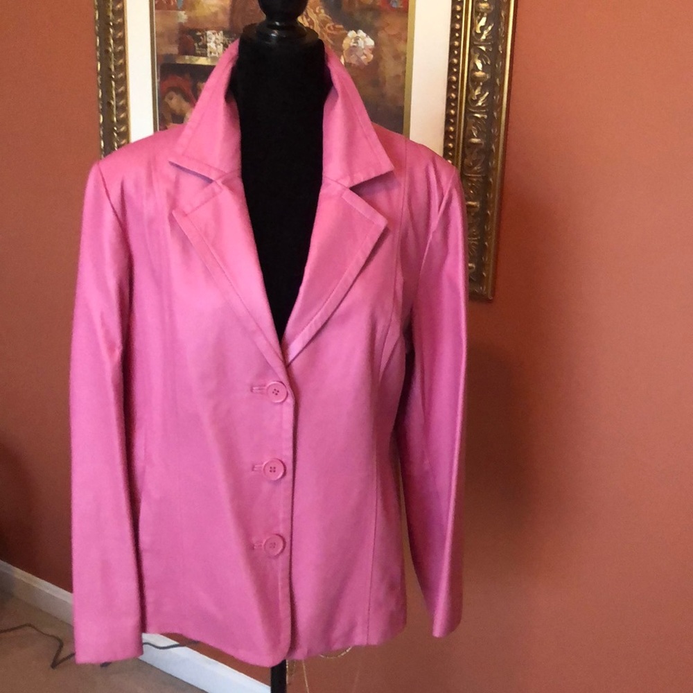 Pink genuine leather jacket with 3 button closure